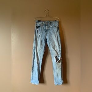 Levi’s 501 Skinny Jean - Light wash - Distressed
